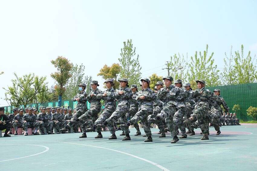 正苗启德青少年特训学校周末会操表演